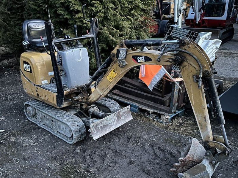 Cat 300.9