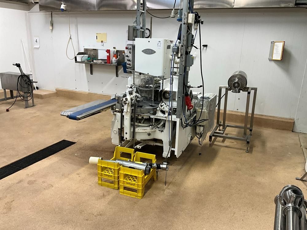 1974 Benhil 8380 Butter packaging machine