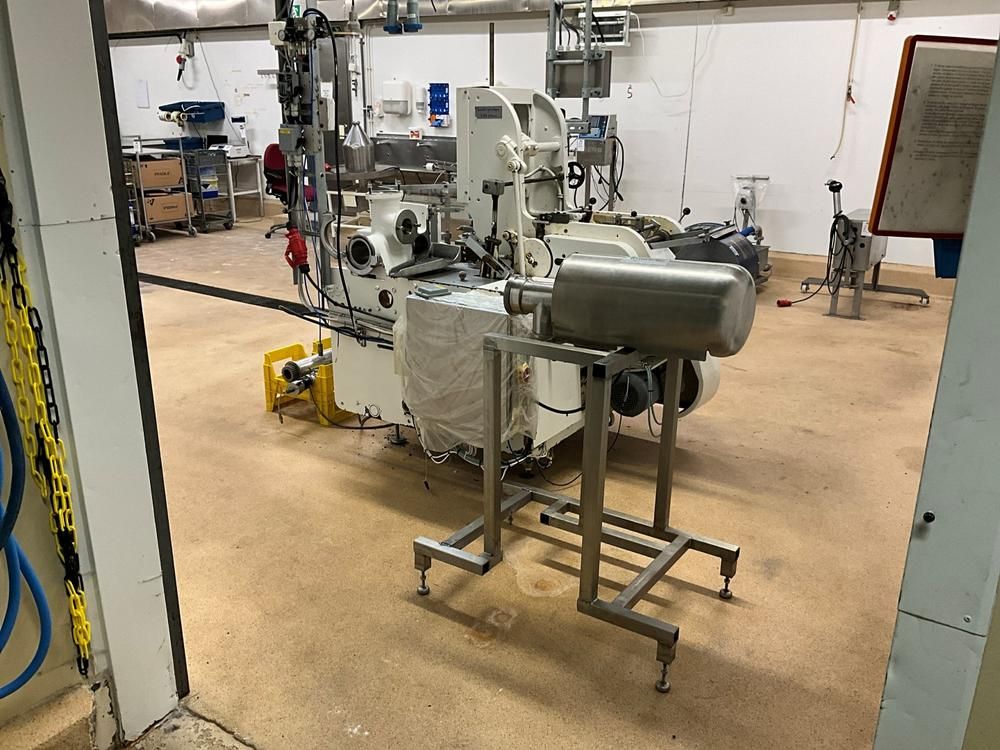 1974 Benhil 8380 Butter packaging machine