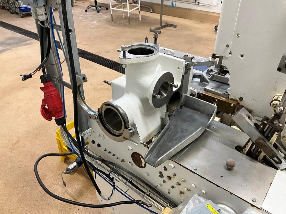 1974 Benhil 8380 Butter packaging machine