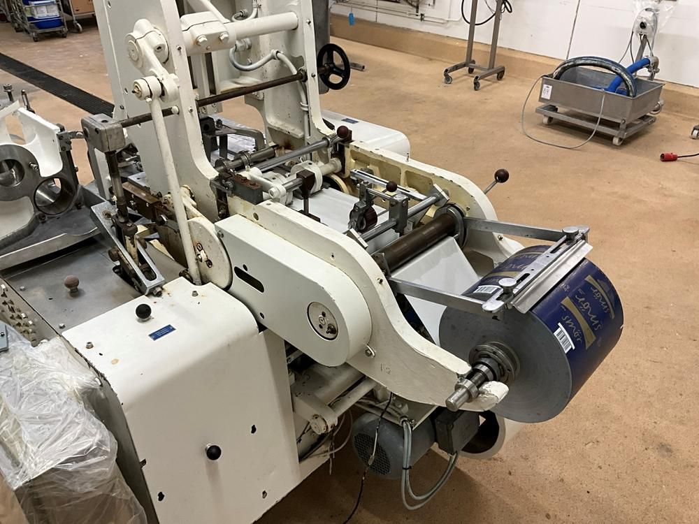 1974 Benhil 8380 Butter packaging machine