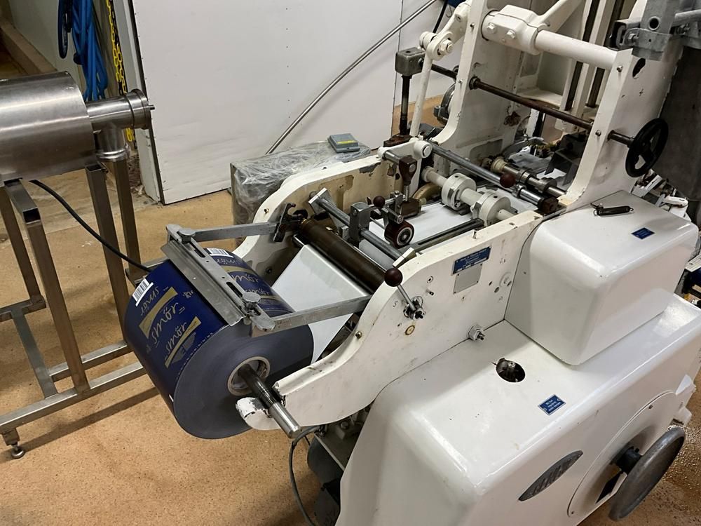 1974 Benhil 8380 Butter packaging machine