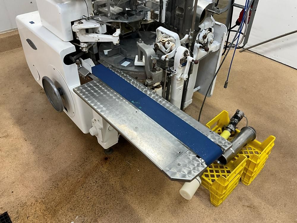1974 Benhil 8380 Butter packaging machine