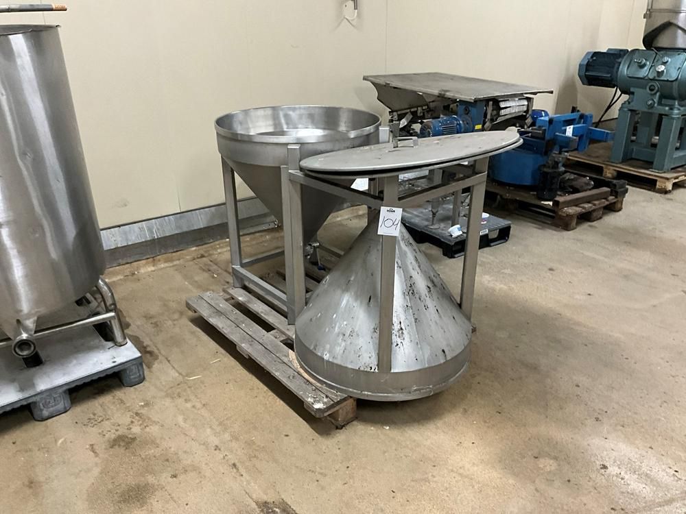 S/s vertical tank (2x)