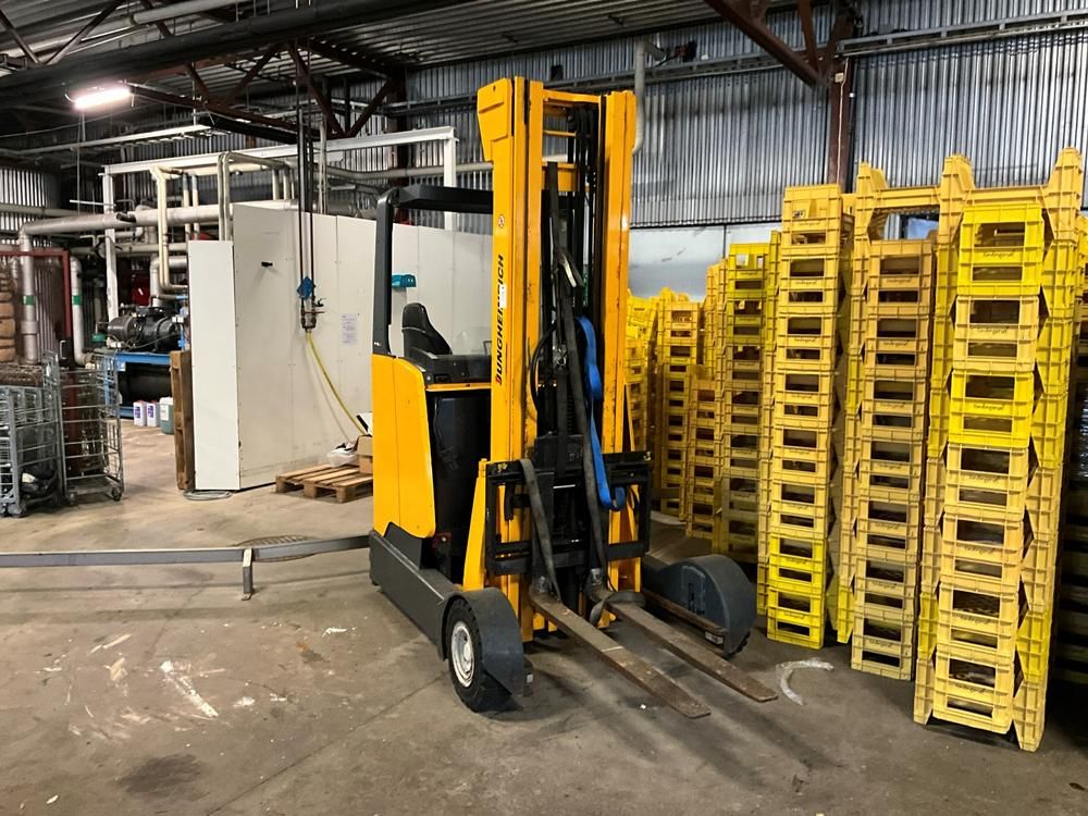 2001 Ljungheinrich ETVC 16 Reacher forklift