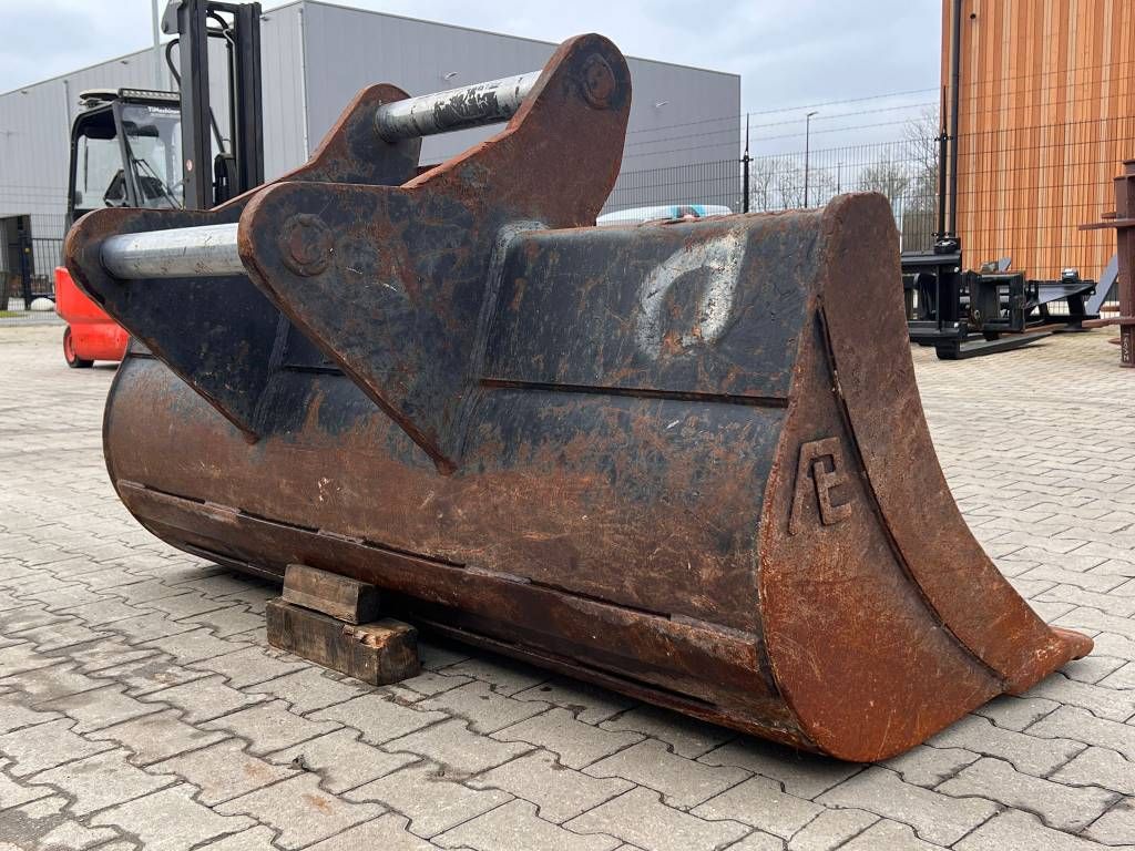 Pladdet OQ80 Slotenbak - Ditch cleaning bucket