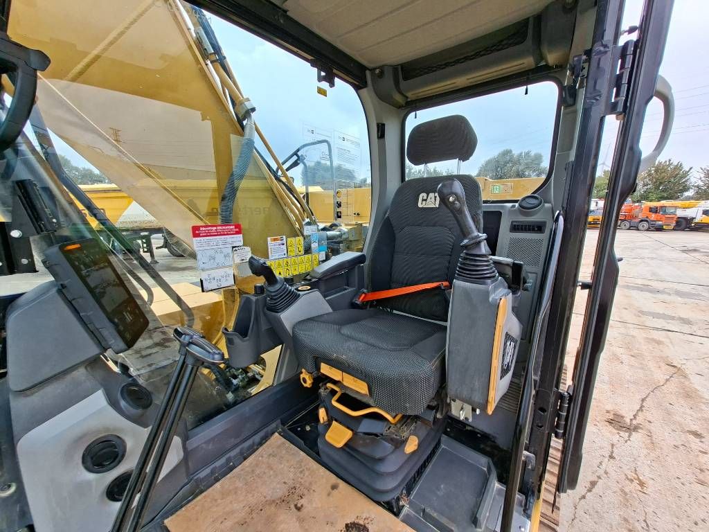 CAT 320