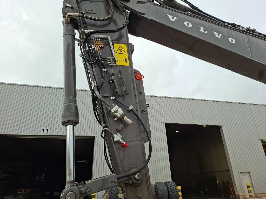 Volvo EC230FL5