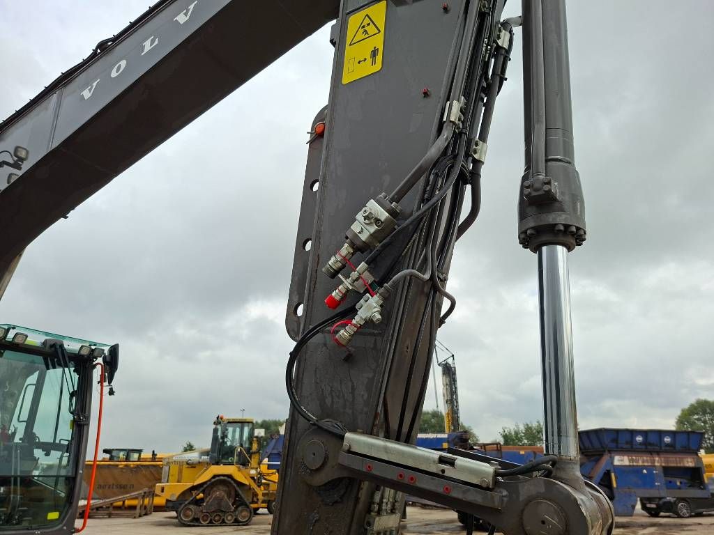 Volvo EC230FL5