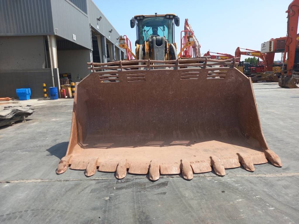 Volvo L350H (EXW - Abu Dhabi)