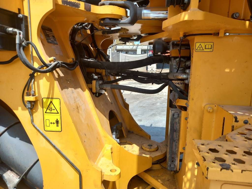 Volvo L350H (EXW - Abu Dhabi)