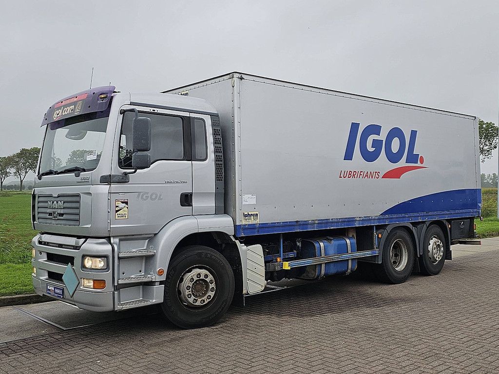 M.A.N. 26.390 TGA 6x2 taillift