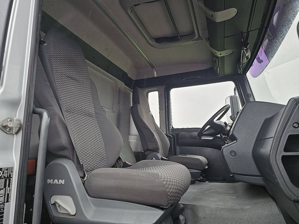 M.A.N. 26.390 TGA 6x2 taillift