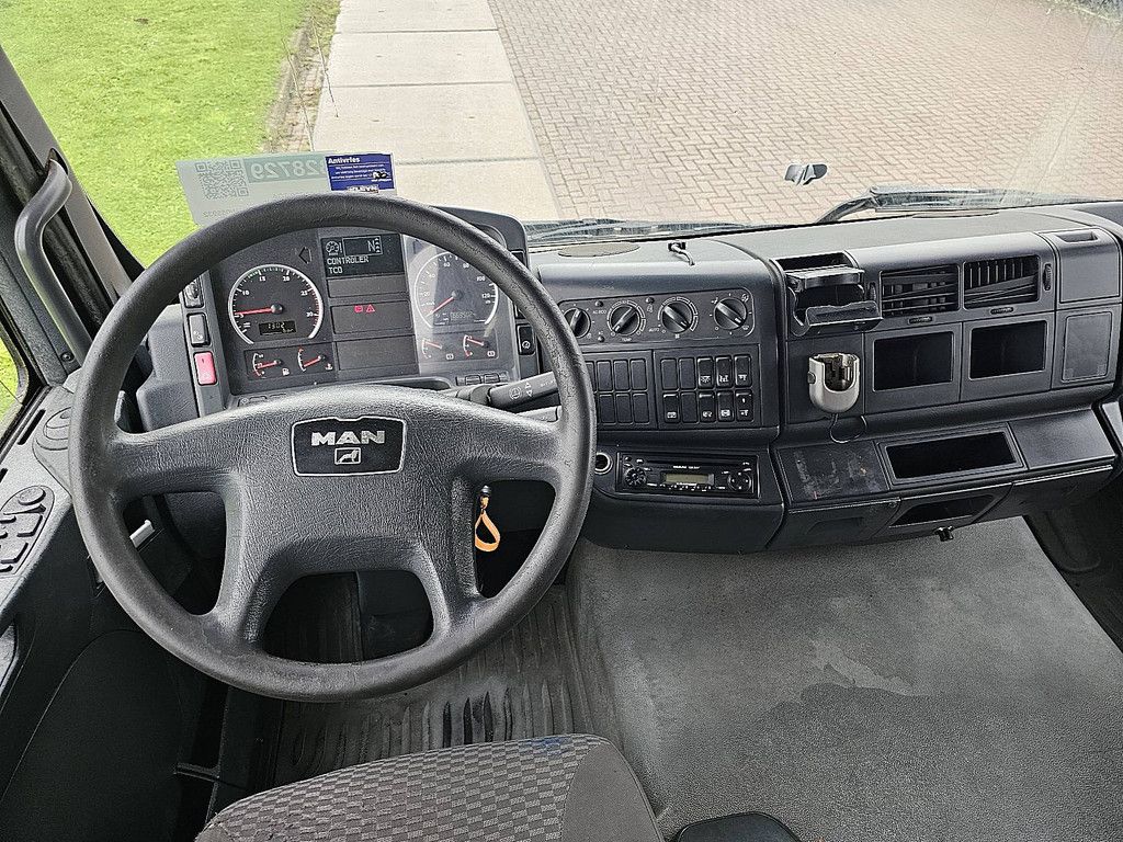 M.A.N. 26.390 TGA 6x2 taillift