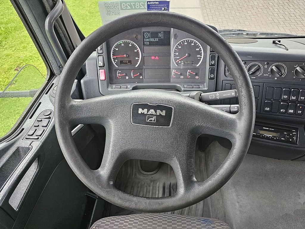 M.A.N. 26.390 TGA 6x2 taillift