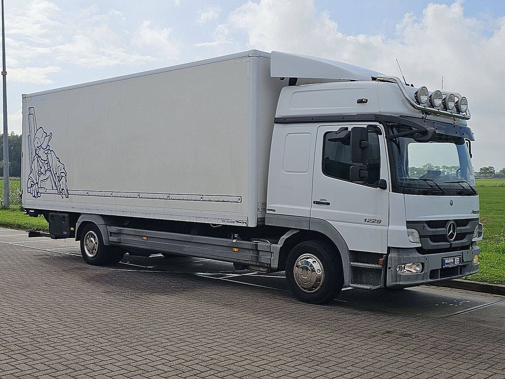 MERCEDES-BENZ ATEGO 1229 lift manual ac 6 cil