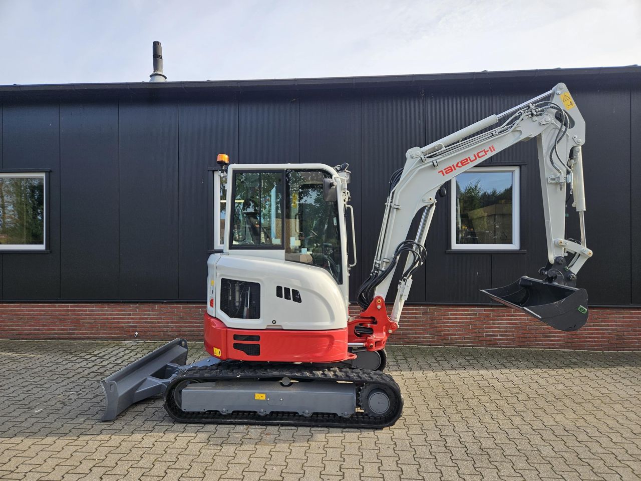 Takeuchi TB335R Stage V
