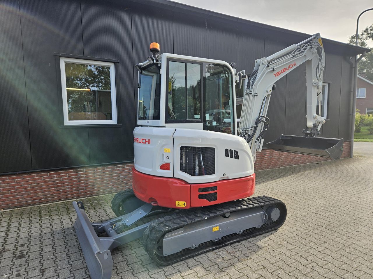 Takeuchi TB335R Stage V