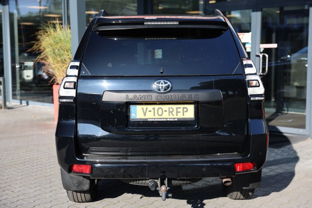 Toyota Landcruiser 150 2.8 D-4D 5DRS BLACK EDITION A/T VAN