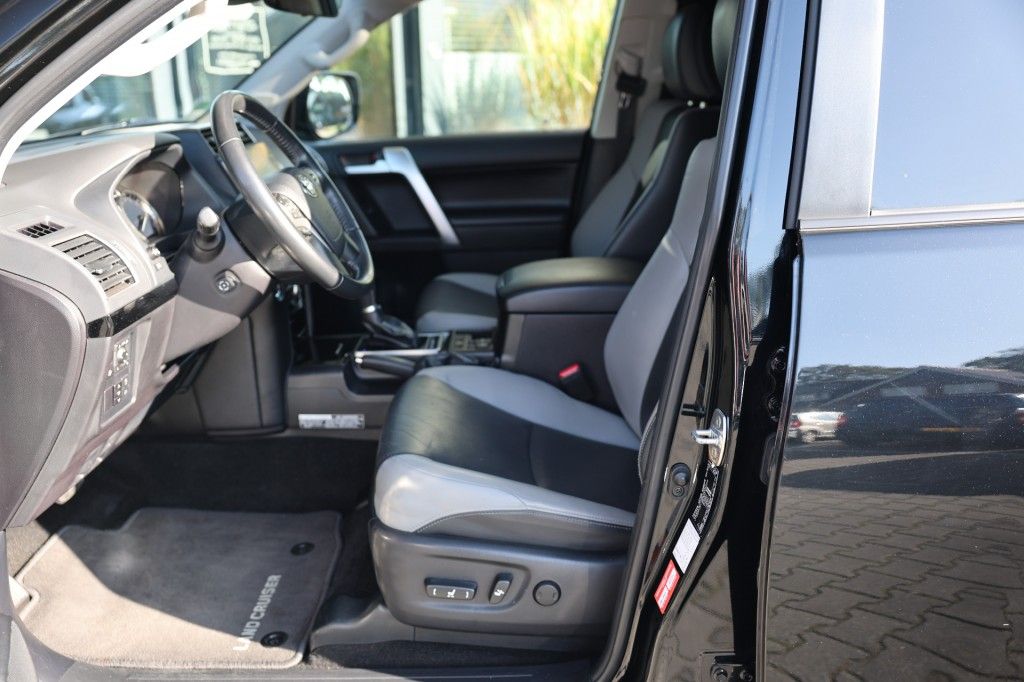 Toyota Landcruiser 150 2.8 D-4D 5DRS BLACK EDITION A/T VAN