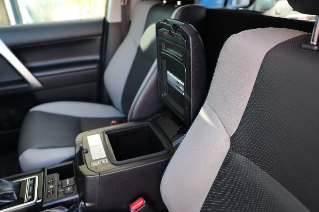 Toyota Landcruiser 150 2.8 D-4D 5DRS BLACK EDITION A/T VAN