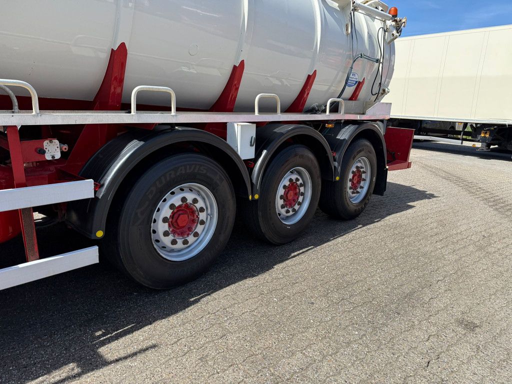 Whale tankers 29.5m3 Pressure ADR Tanker + Perkins self support engine