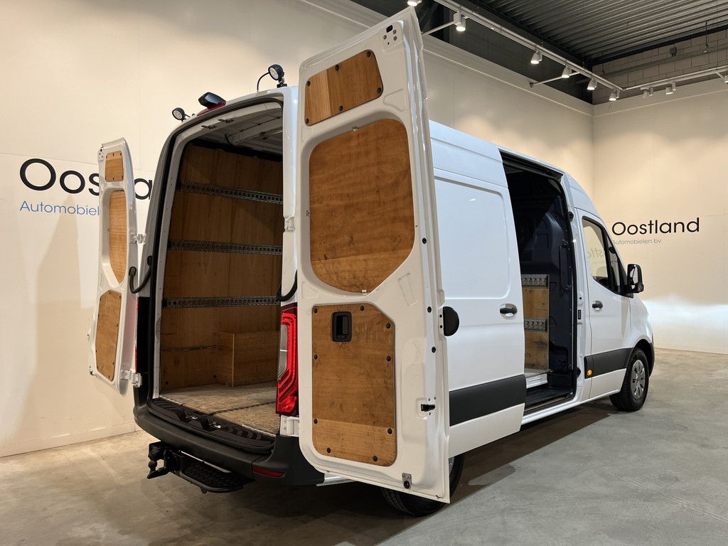 Mercedes-Benz Sprinter 317 CDI L2H2 RWD / Euro 6 / LED / Airco / Cruise Control / Camera / Trekhaak / CarPlay / 3-Zits
