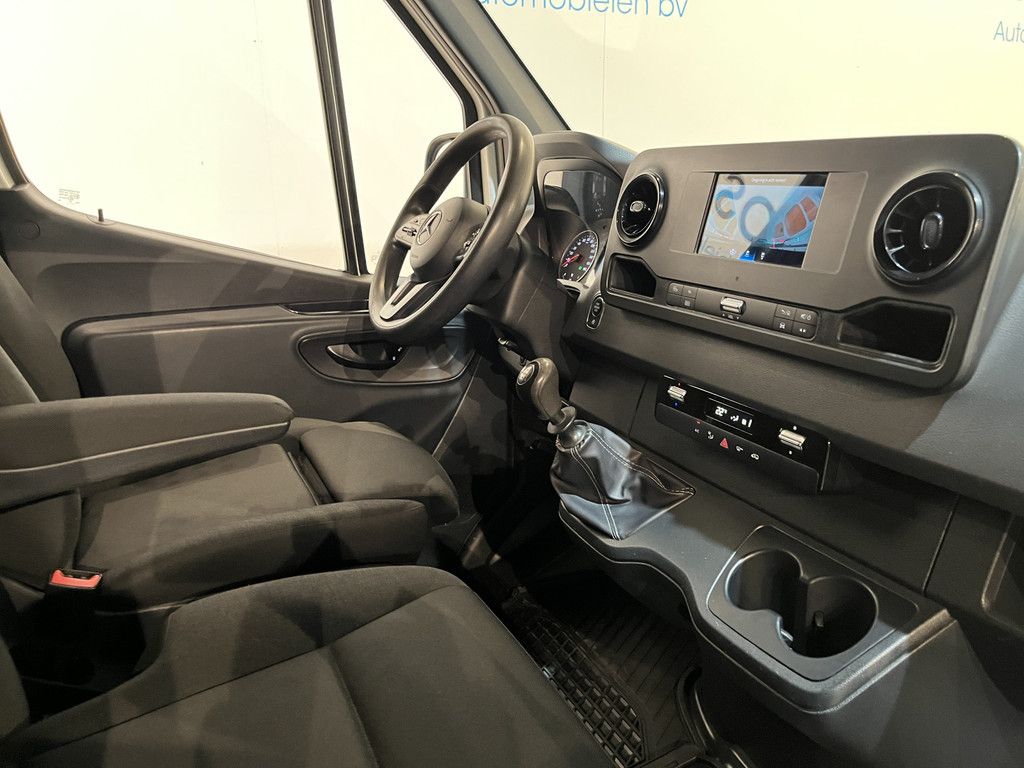 Mercedes-Benz Sprinter 317 CDI L2H2 RWD / Euro 6 / LED / Airco / Cruise Control / Camera / Trekhaak / CarPlay / 3-Zits
