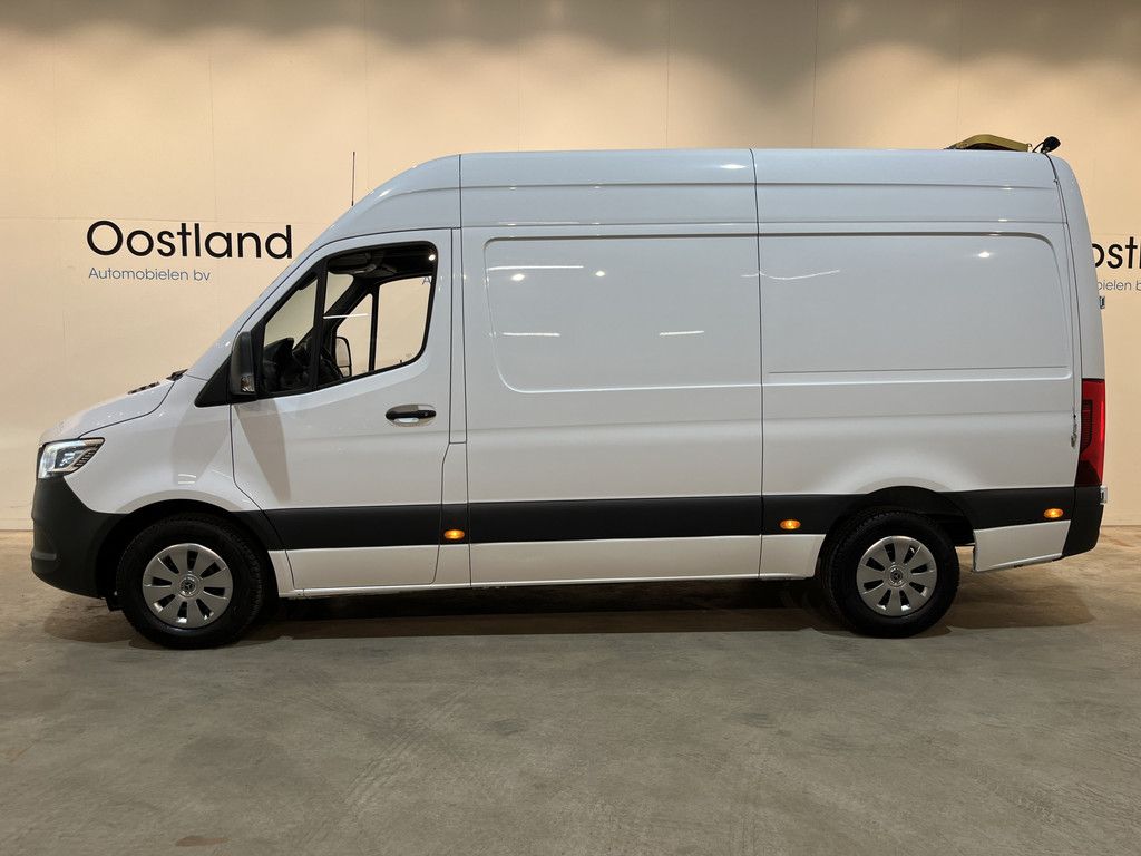Mercedes-Benz Sprinter 317 CDI L2H2 RWD / Euro 6 / LED / Airco / Cruise Control / Camera / Trekhaak / CarPlay / 3-Zits