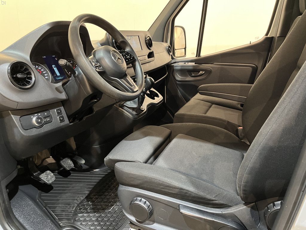 Mercedes-Benz Sprinter 317 CDI L2H2 RWD / Euro 6 / LED / Airco / Cruise Control / Camera / Trekhaak / CarPlay / 3-Zits