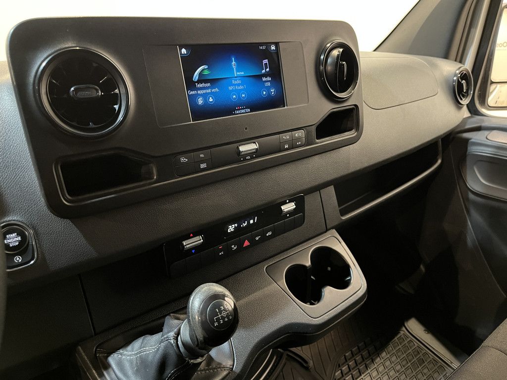 Mercedes-Benz Sprinter 317 CDI L2H2 RWD / Euro 6 / LED / Airco / Cruise Control / Camera / Trekhaak / CarPlay / 3-Zits