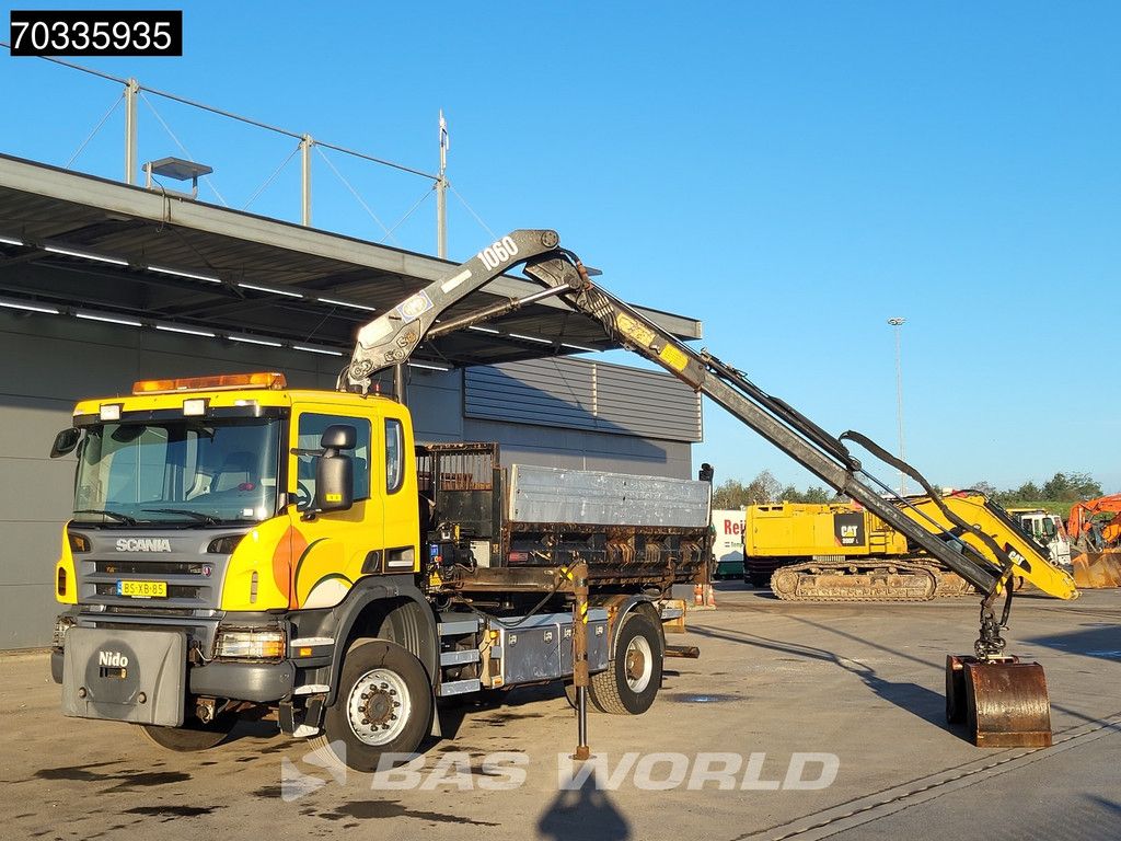Scania P P340 4X4 NL-Truck 4x4 Big-Axle HMF 1060 K2 Crane + 9m3 3way tipper Automatic Euro 4