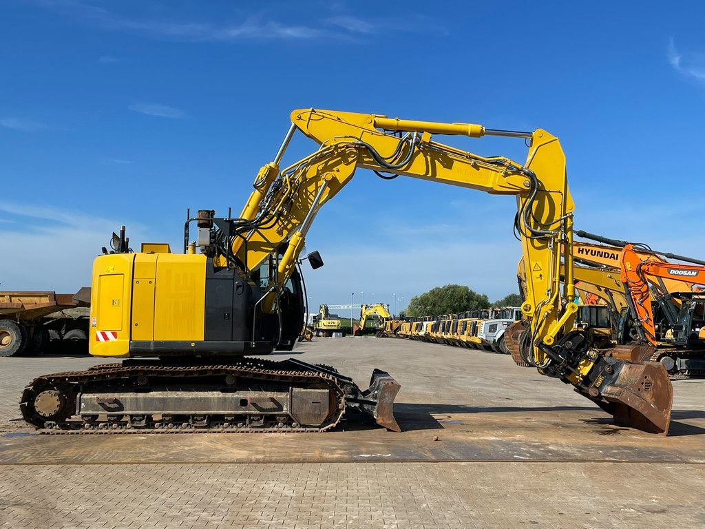 Hitachi ZX225USLC-6