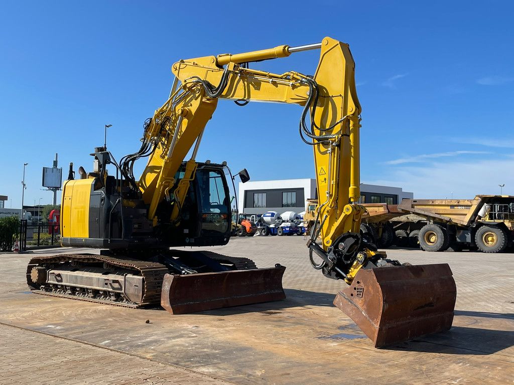 Hitachi ZX225USLC-6