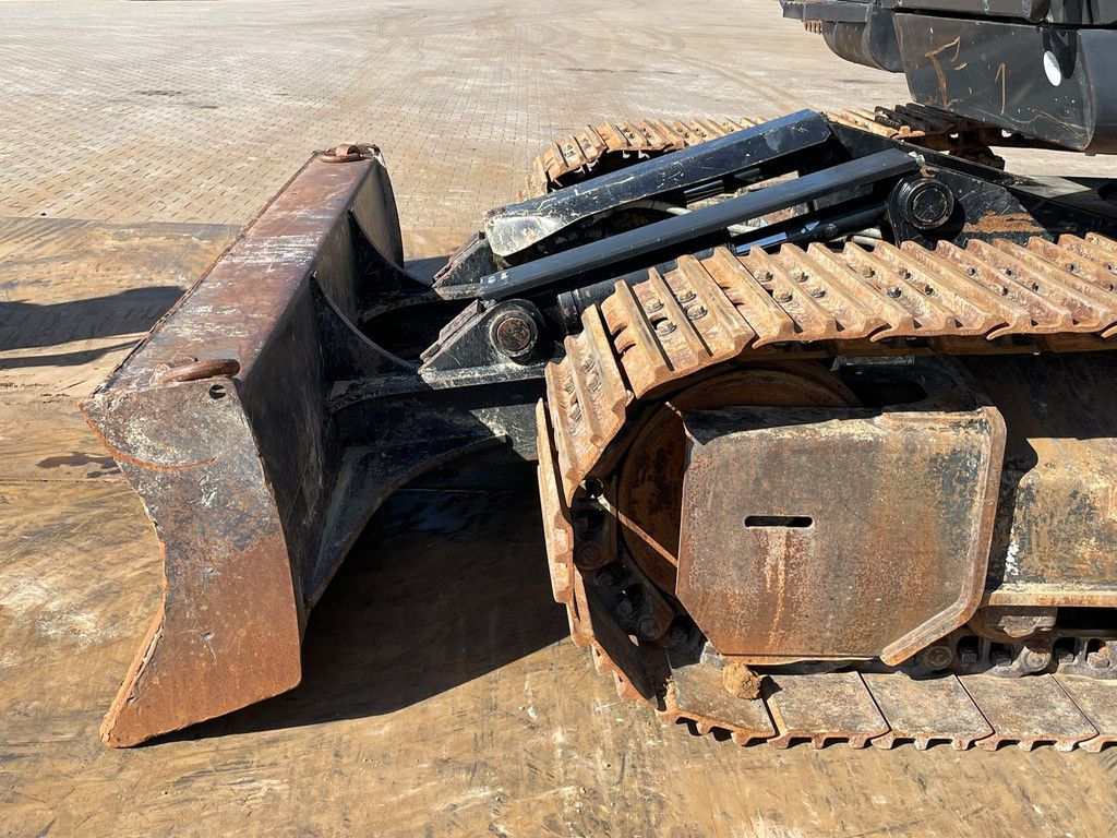 Hitachi ZX225USLC-6