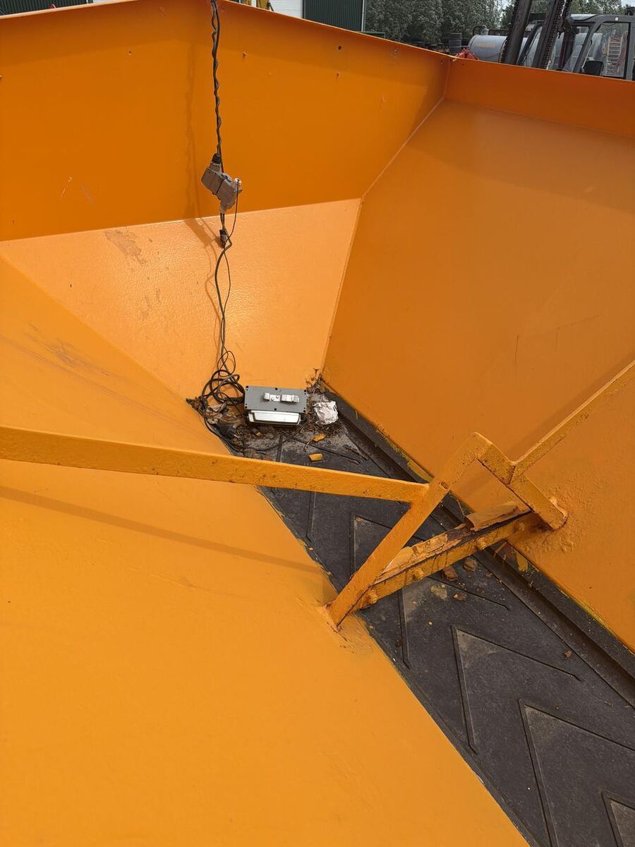 Esve Trailerfabriek BV trailed gritter