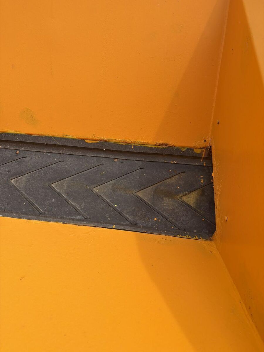 Esve Trailerfabriek BV trailed gritter