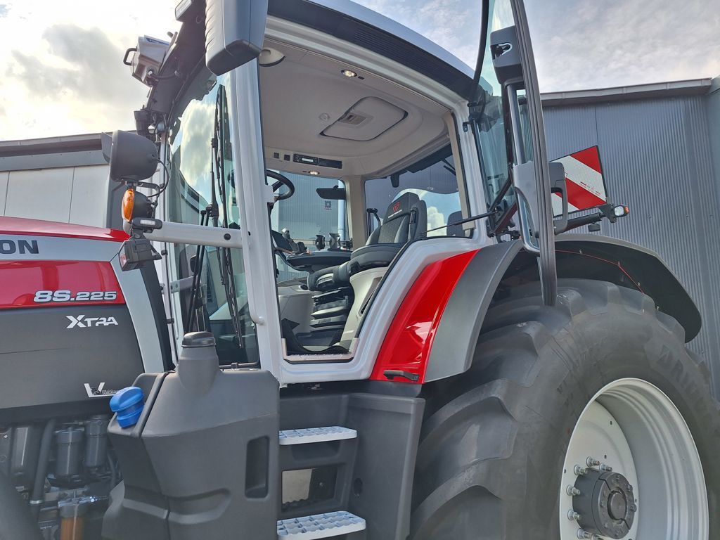 Massey Ferguson 8S.225 XTRA DYNA-VT EXCLUSIVE