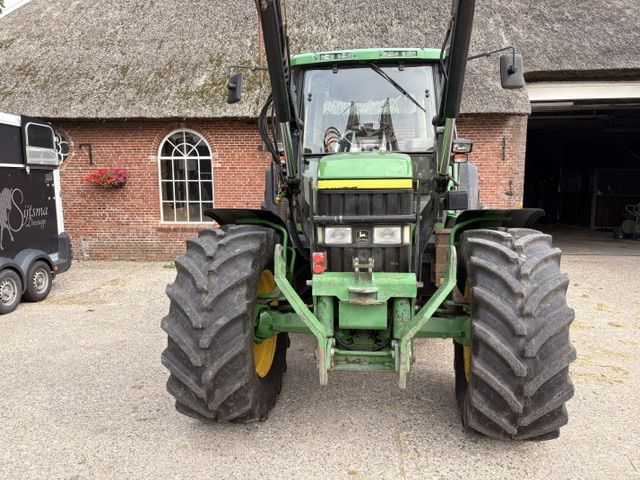 John deere 6810