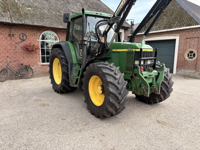 John deere 6810