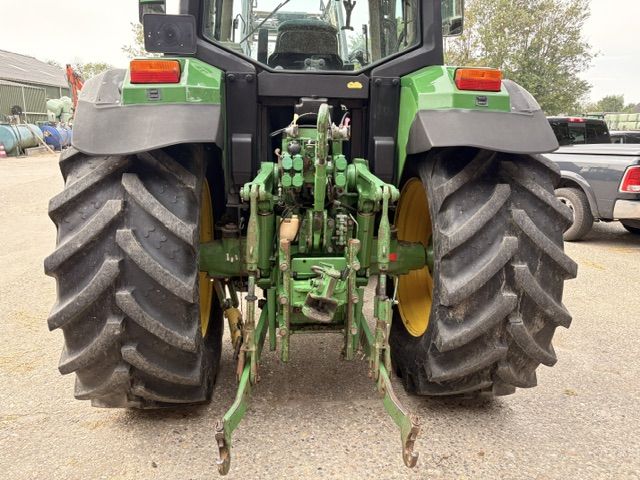 John deere 6810