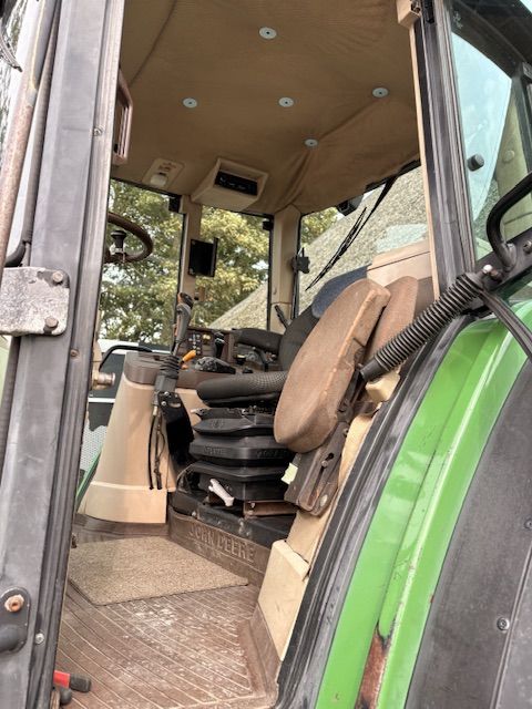 John deere 6810
