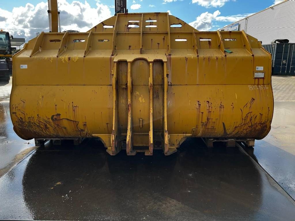 CAT 988H Rockbucket