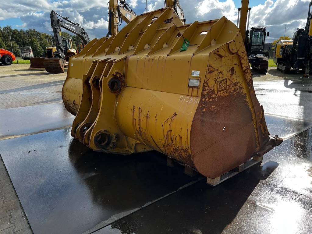 CAT 988H Rockbucket