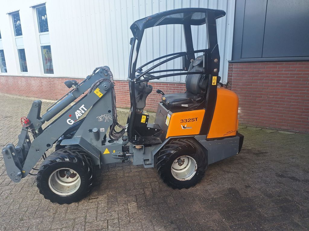 Giant D332ST