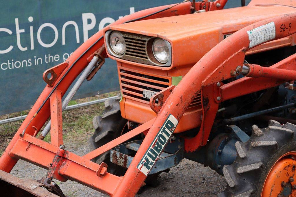 Kubota L2000DT Kleintraktor Diesel 20 PS mit Frontlader