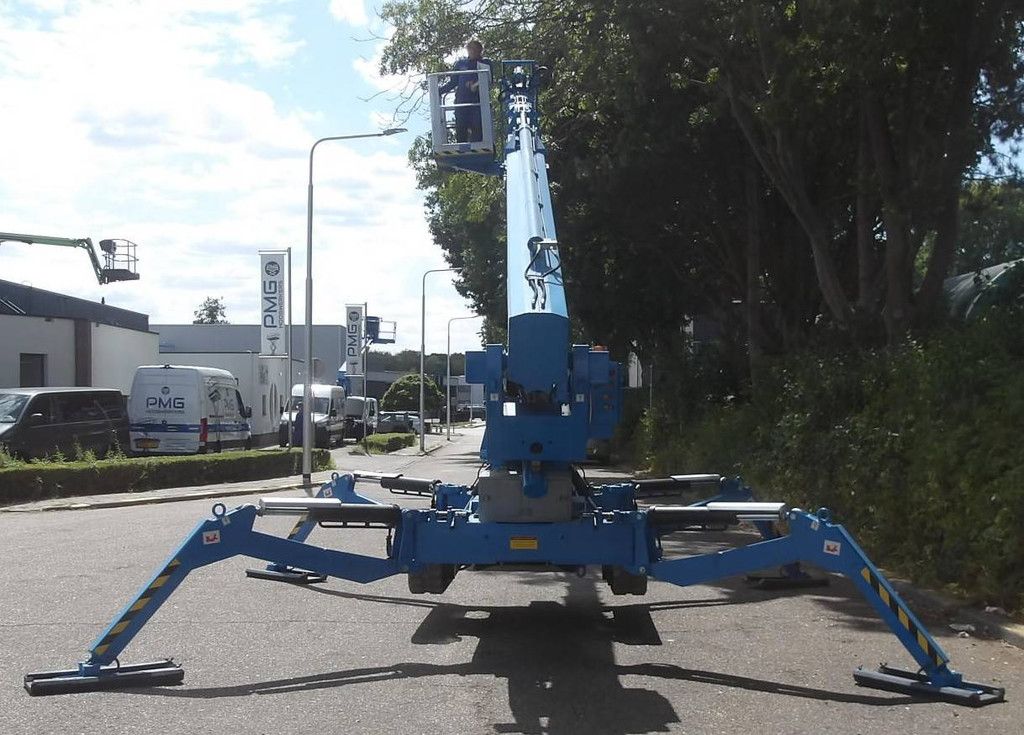 Kettenhubschrauber Teupen Leo30T 2011