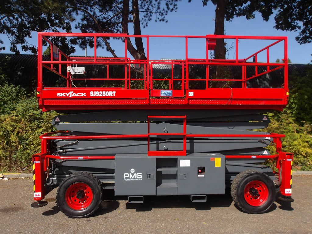 Schaarhoogwerker SkyJack SJ9250RT Diesel 17.24m 2015
