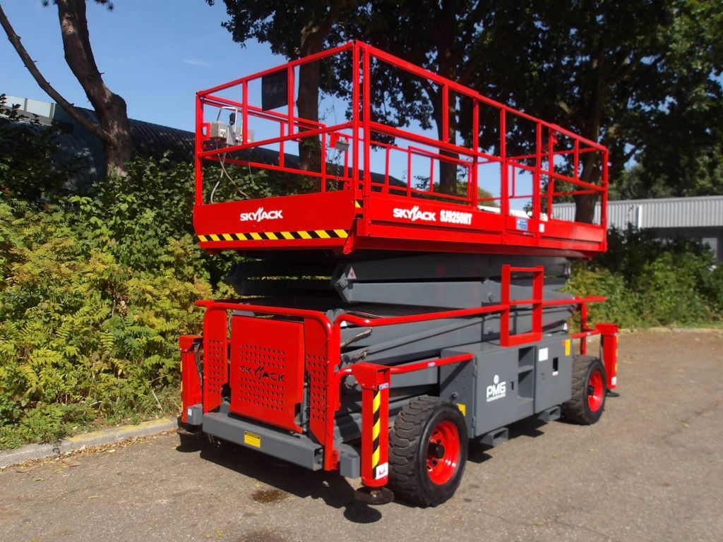 Schaarhoogwerker SkyJack SJ9250RT Diesel 17.24m 2015