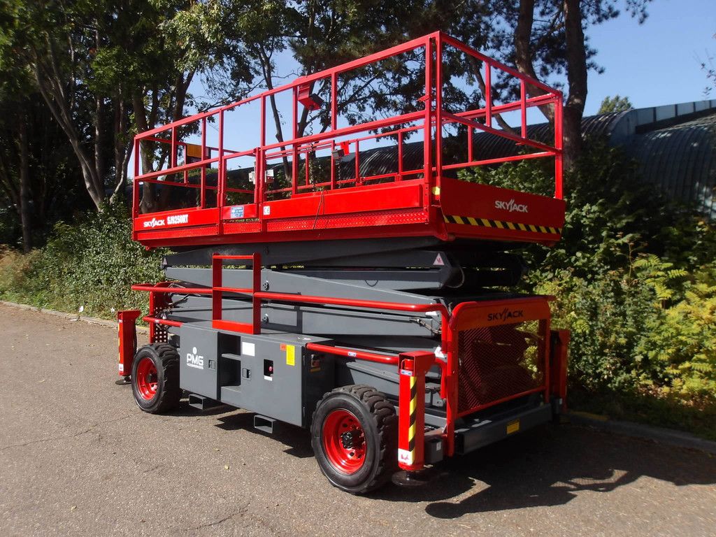 Schaarhoogwerker SkyJack SJ9250RT Diesel 17.24m 2015